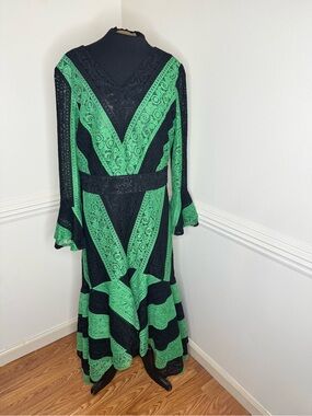 Beautiful Giovanna Black & Green Lace V-Neck Long Sleeve Midi Dress